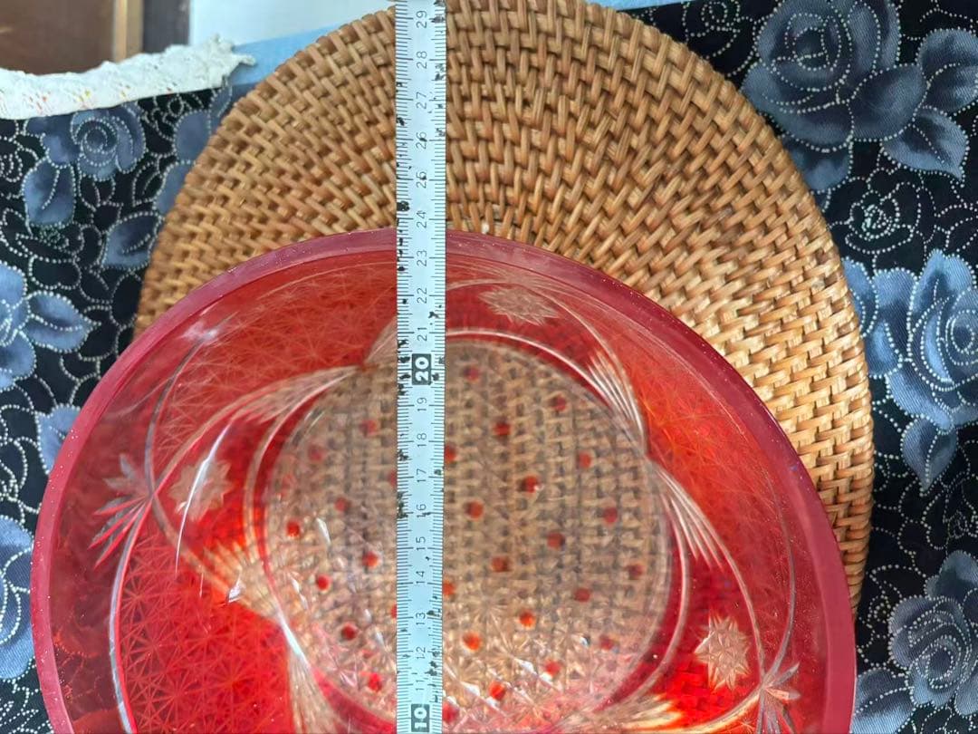 切子　鉢　中鉢　飾り皿　赤色カットガラスボウル