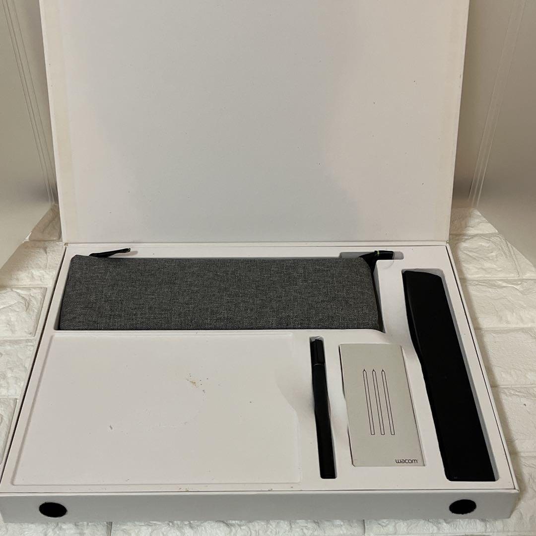 Wacom Intuos Pro Paper Edition ペンタブレット