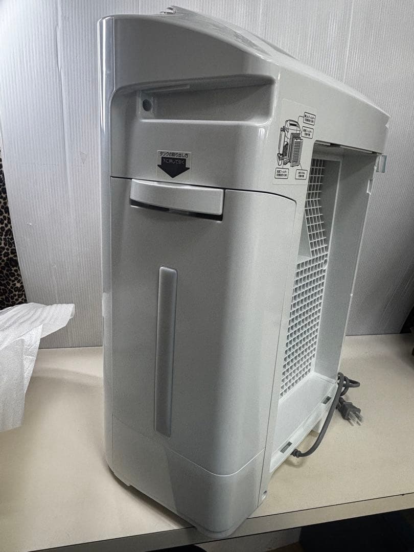 シャープ 加湿空気清浄機 KC-Z45-W 現状品