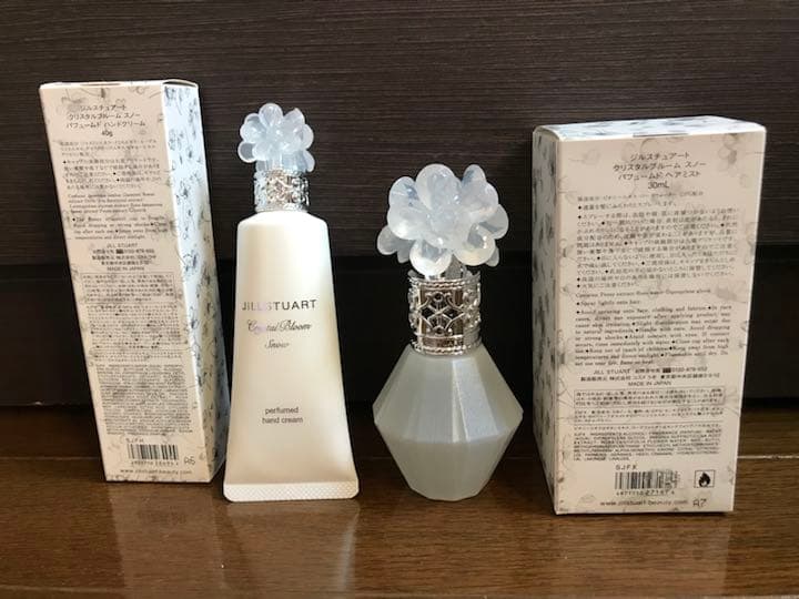 ジルスチュアートスノー パフュームド ヘアミスト30mlとハンドクリーム