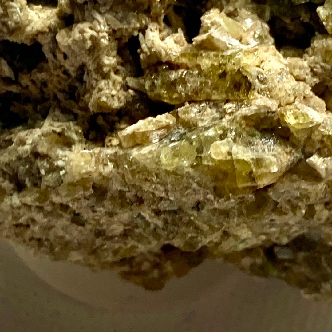 ウルトラレア！光沢あるゾイサイト結晶たち285ct