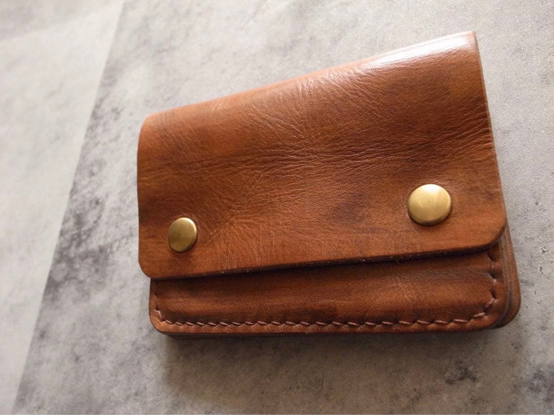手染めと手縫いで仕上げたショートトラッカーウォレット