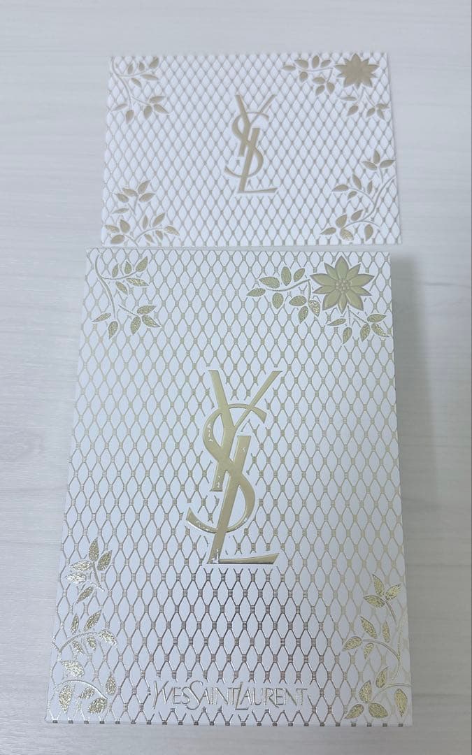Yves Saint Laurent ミニフレグランスセット ポストカード付き