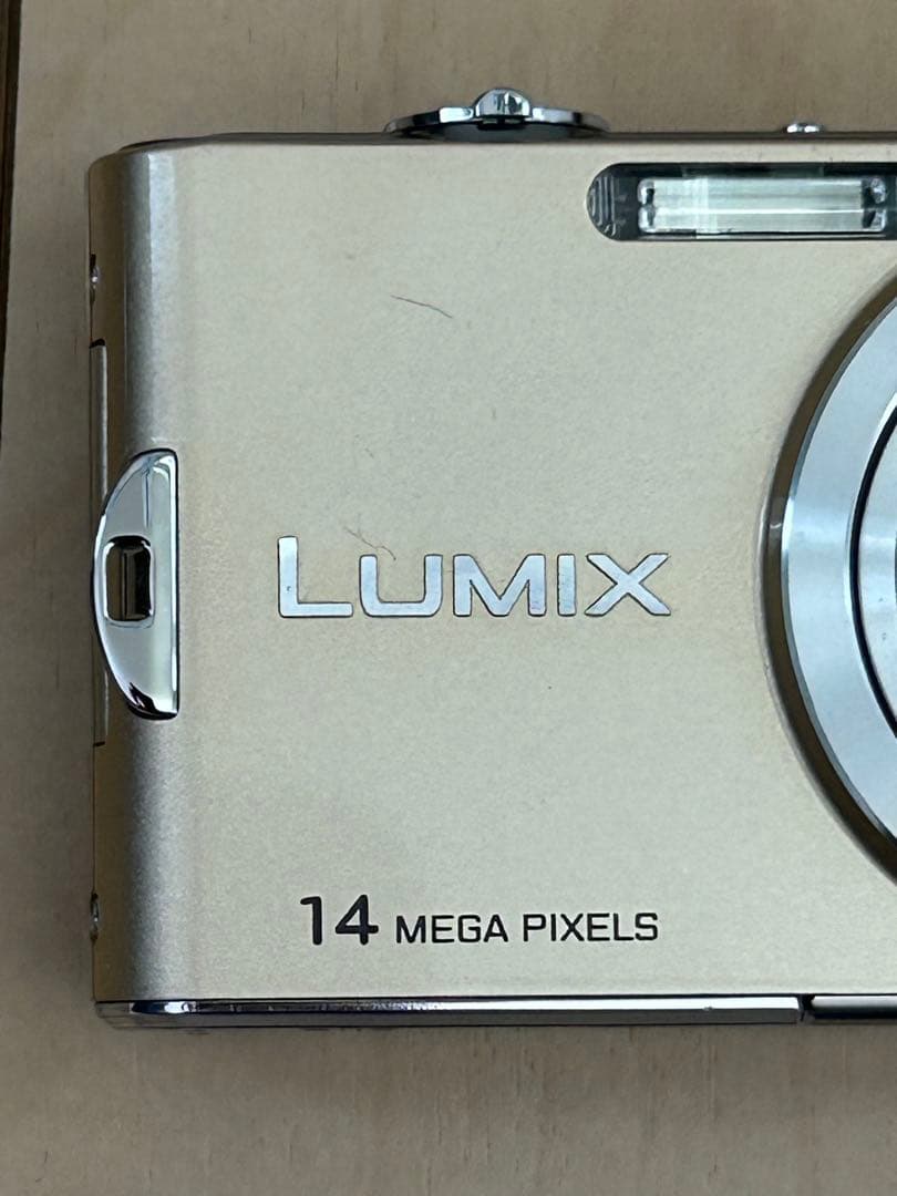Panasonic LUMIX DMC-FX66 ゴールド