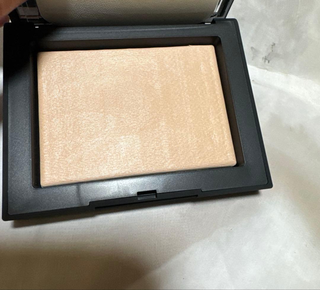 NARS ライトリフレクティングセッティングパウダー プレスト N 05555
