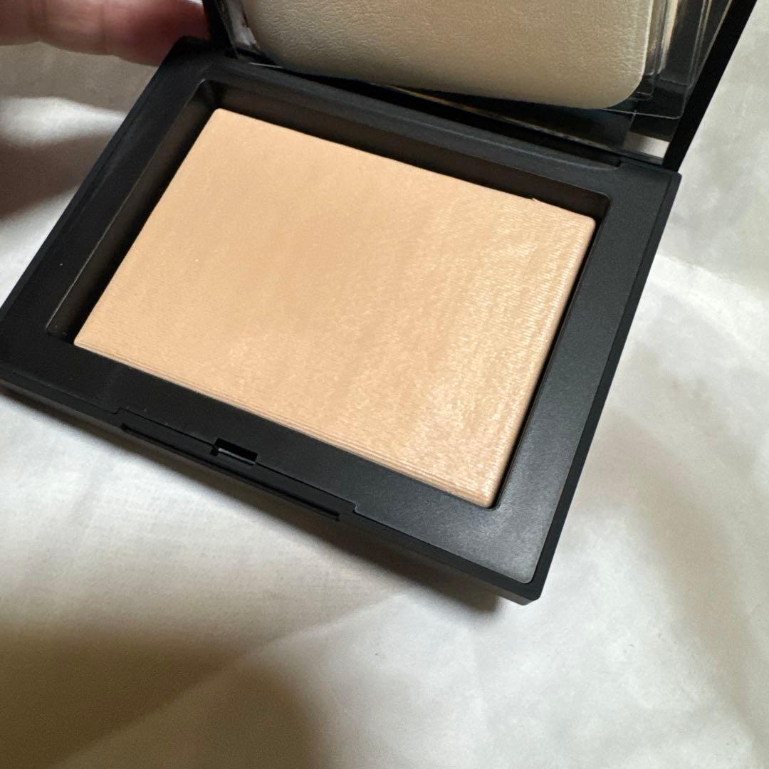 NARS ライトリフレクティングセッティングパウダー プレスト N 05555
