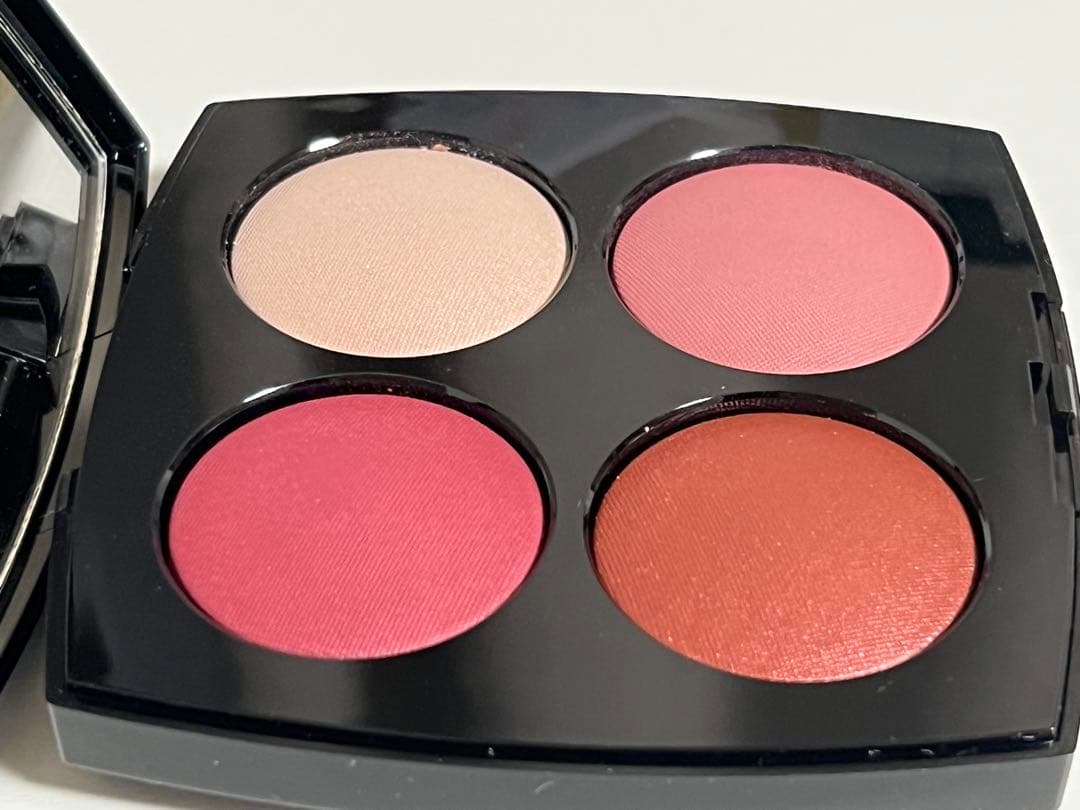 CHANEL ROUGE NOIR CONFIDENCE アイ&チークパレット
