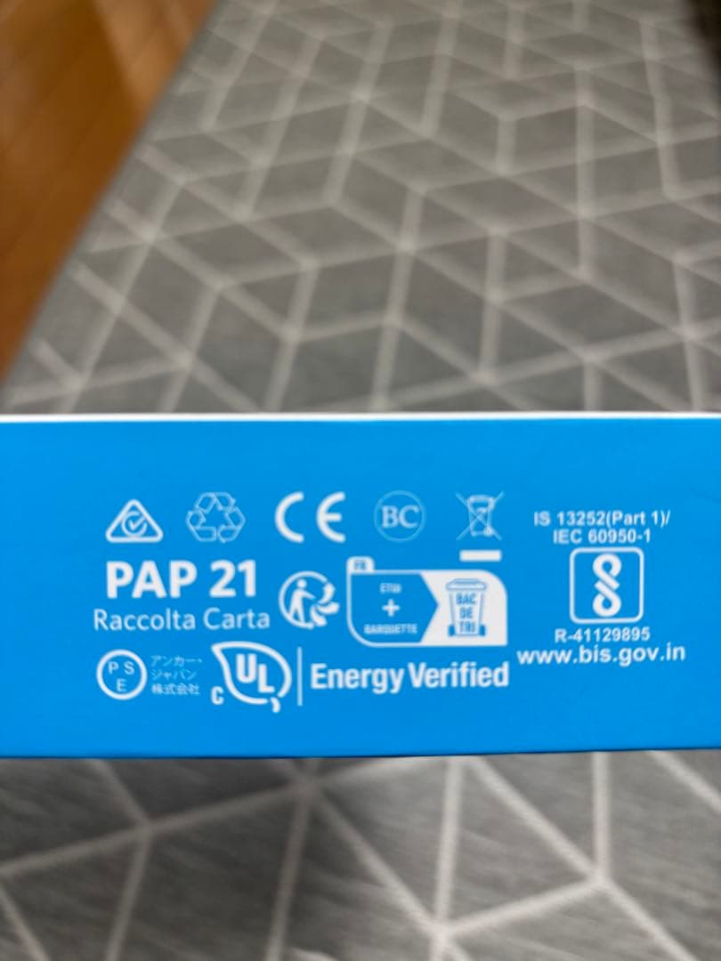 コスモス　Anker MagGo Power Bank