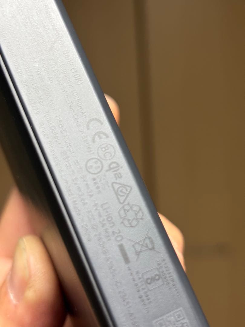 コスモス　Anker MagGo Power Bank