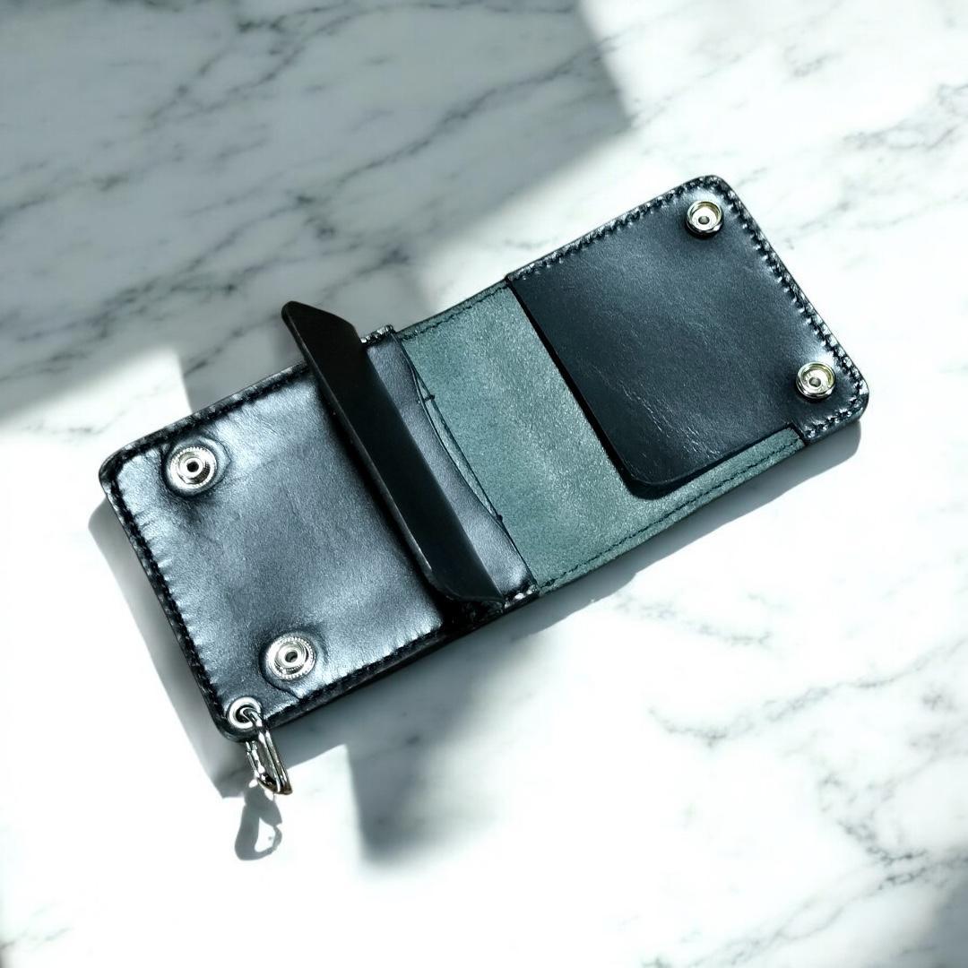 本ヌメ革　芯通し黒　縦型スリムトラッカーウォレット　金具シルバー黒糸　ハンドメイ