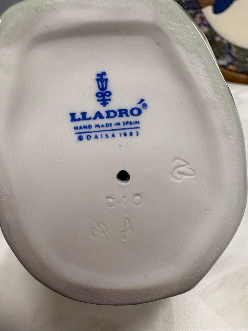LLADRO リヤドロ「春が来た　花を持つ少女」 spring is Here