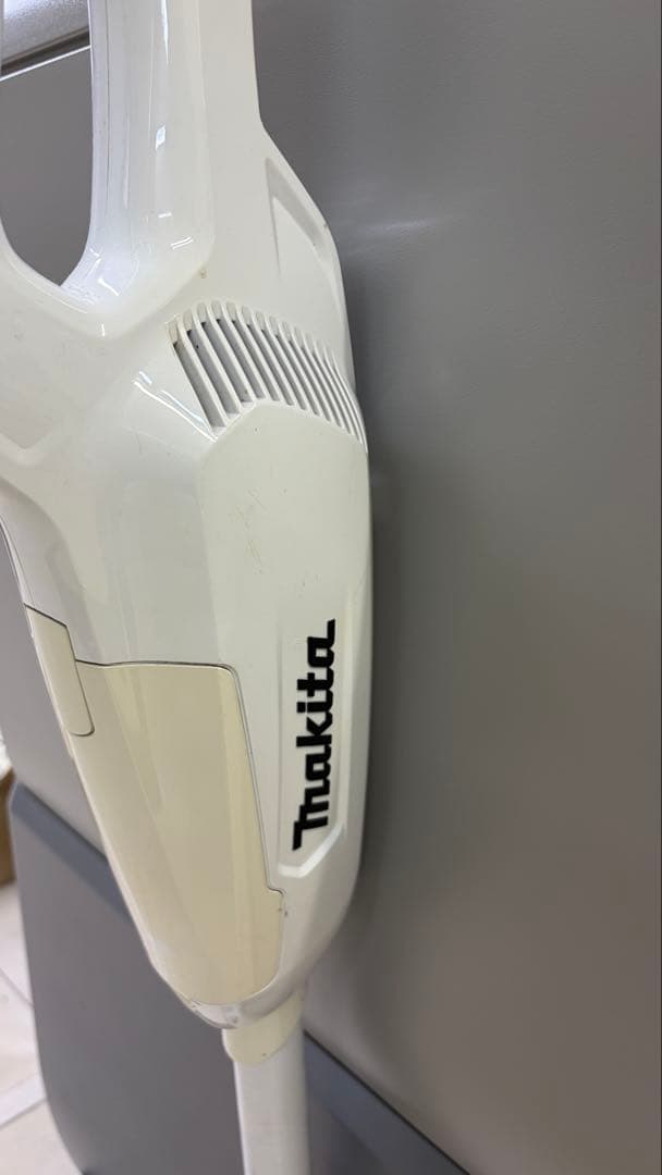 Makita スティッククリーナーCL107FD 純正バッテリー純正充電器