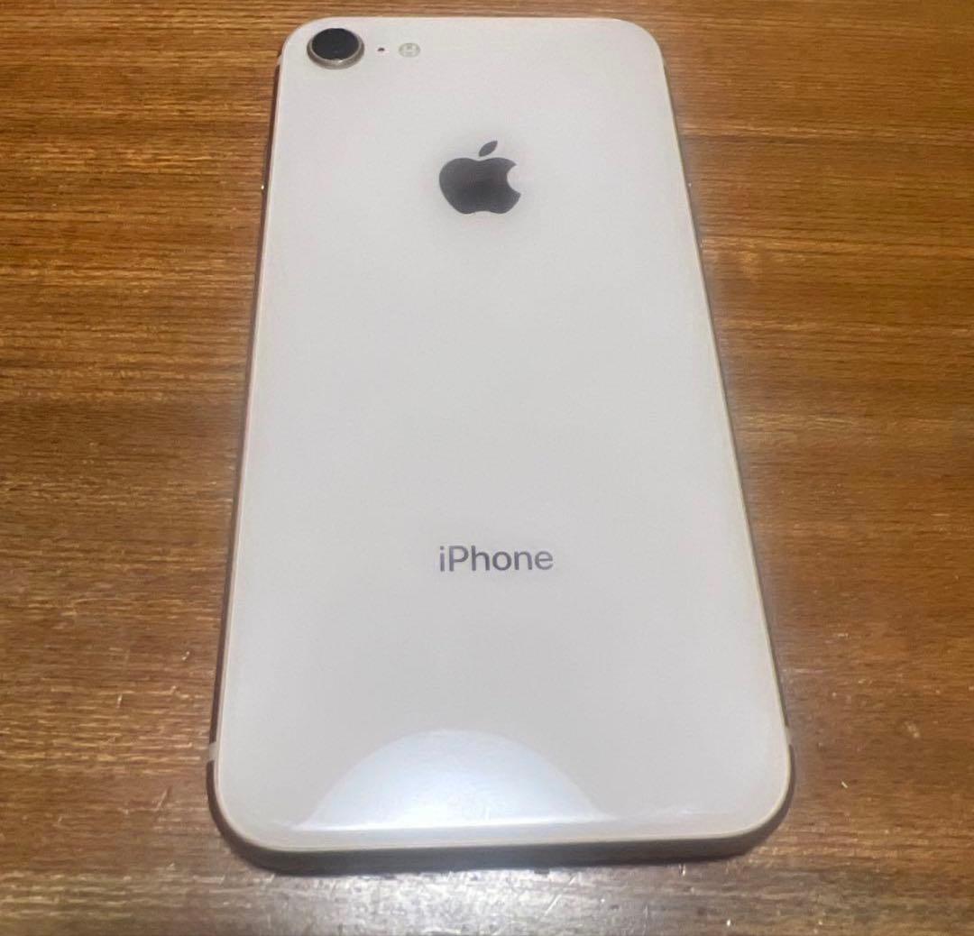 iPhone 8（64GB / シルバー）SIMロックあり　au限定