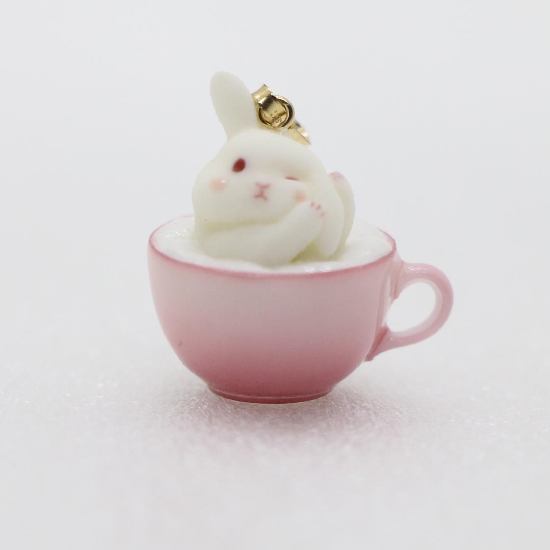 【ハンドメイド】バニーカフェ：洗顔うさぎのカップペンダント（ピンク）