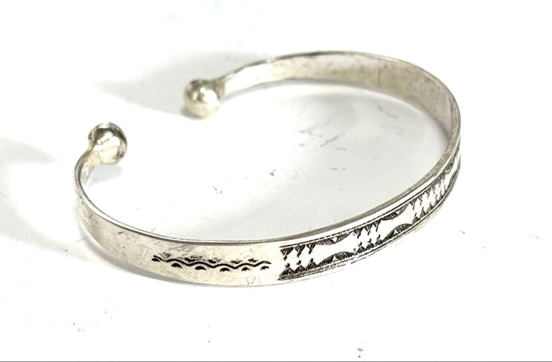 トゥアレグ族　ハンドメイド　さシルバーブレスレット