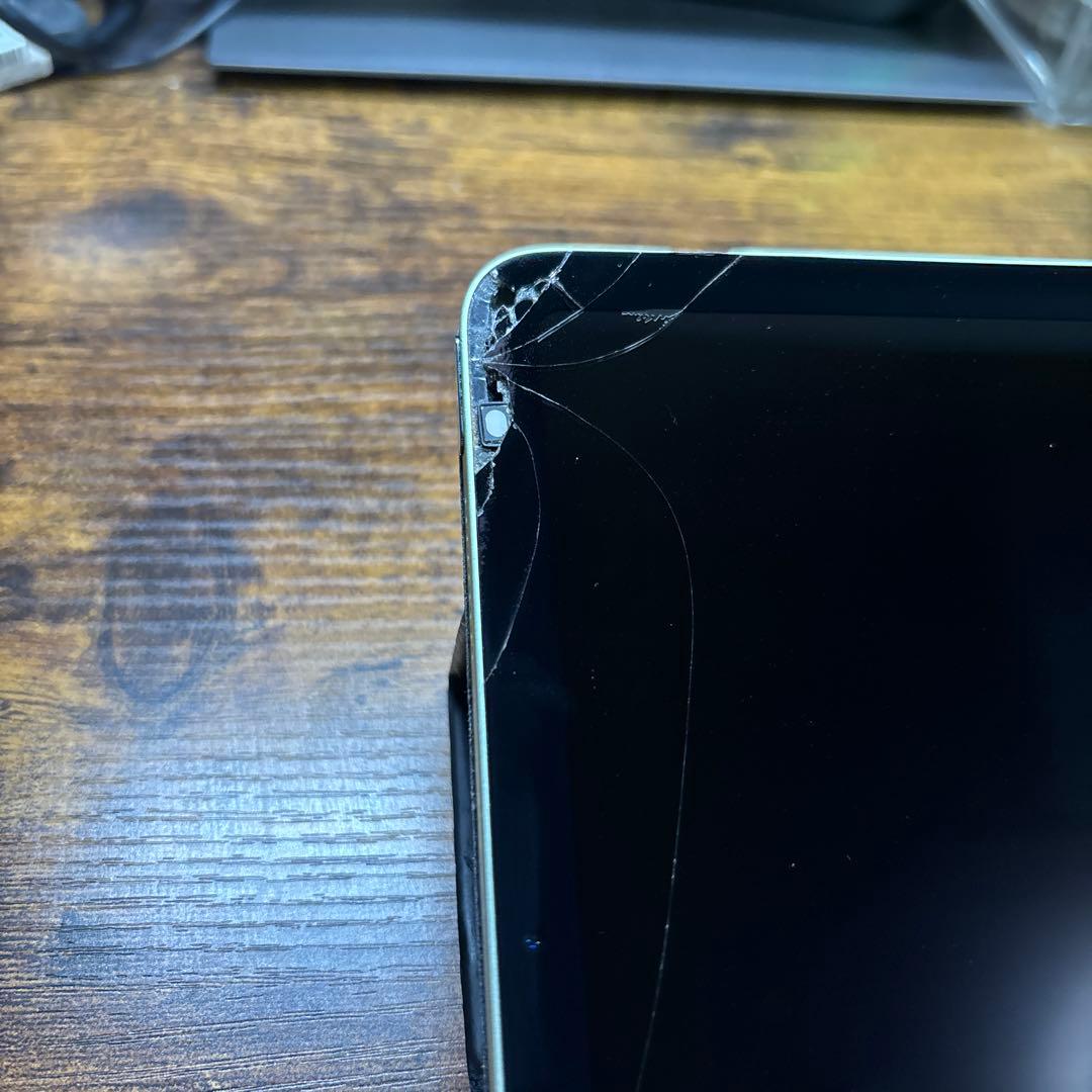 iPad Air 第4世代 (画面にひびあり)