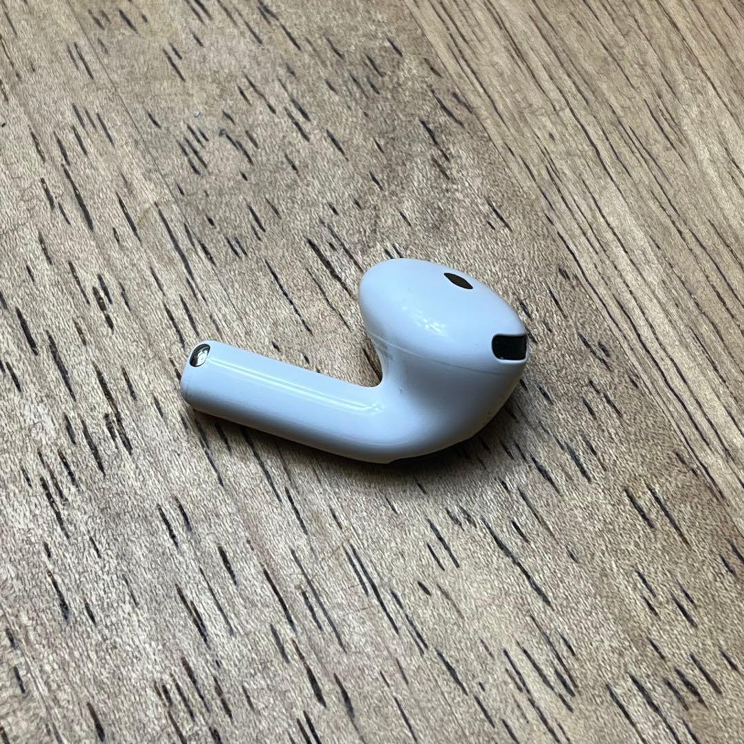美品 AirPods 第4世代 右耳 A3050 右 エアーポッズ