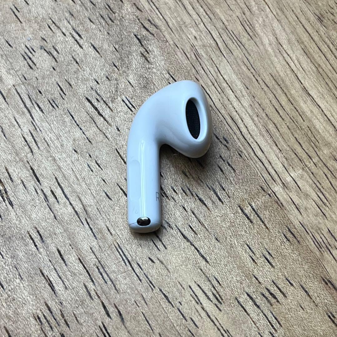 美品 AirPods 第4世代 右耳 A3050 右 エアーポッズ