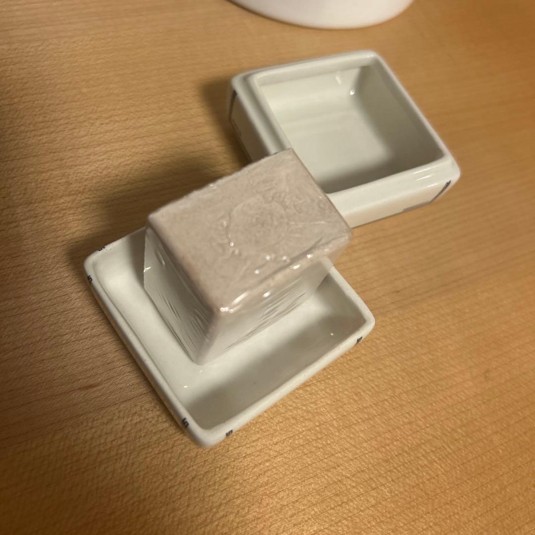 陶器製小物入れ【未使用】ビュリーのフレグランス用ストーン入り
