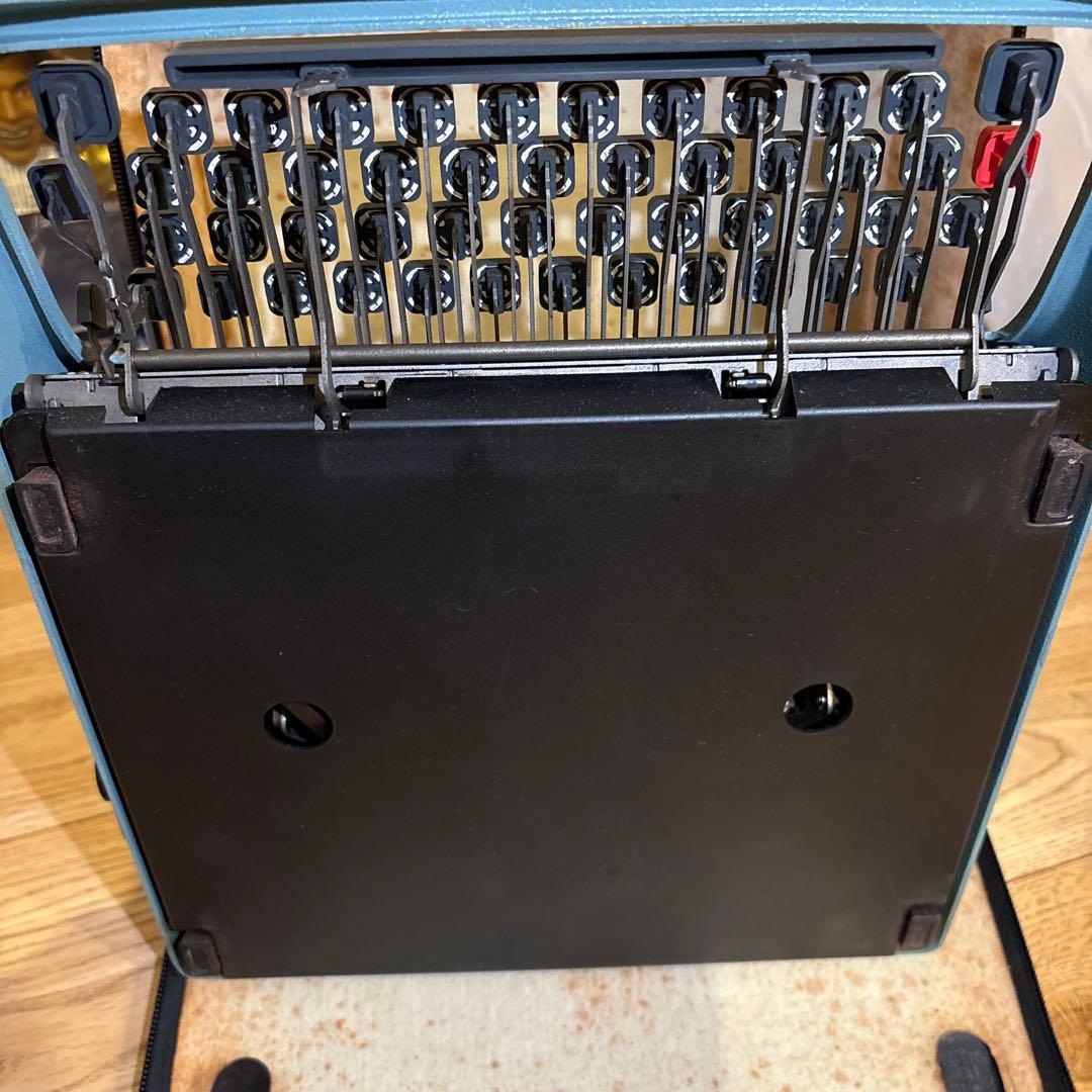 Olivetti Lettera 32 タイプライター 青