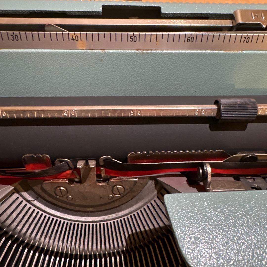 Olivetti Lettera 32 タイプライター 青