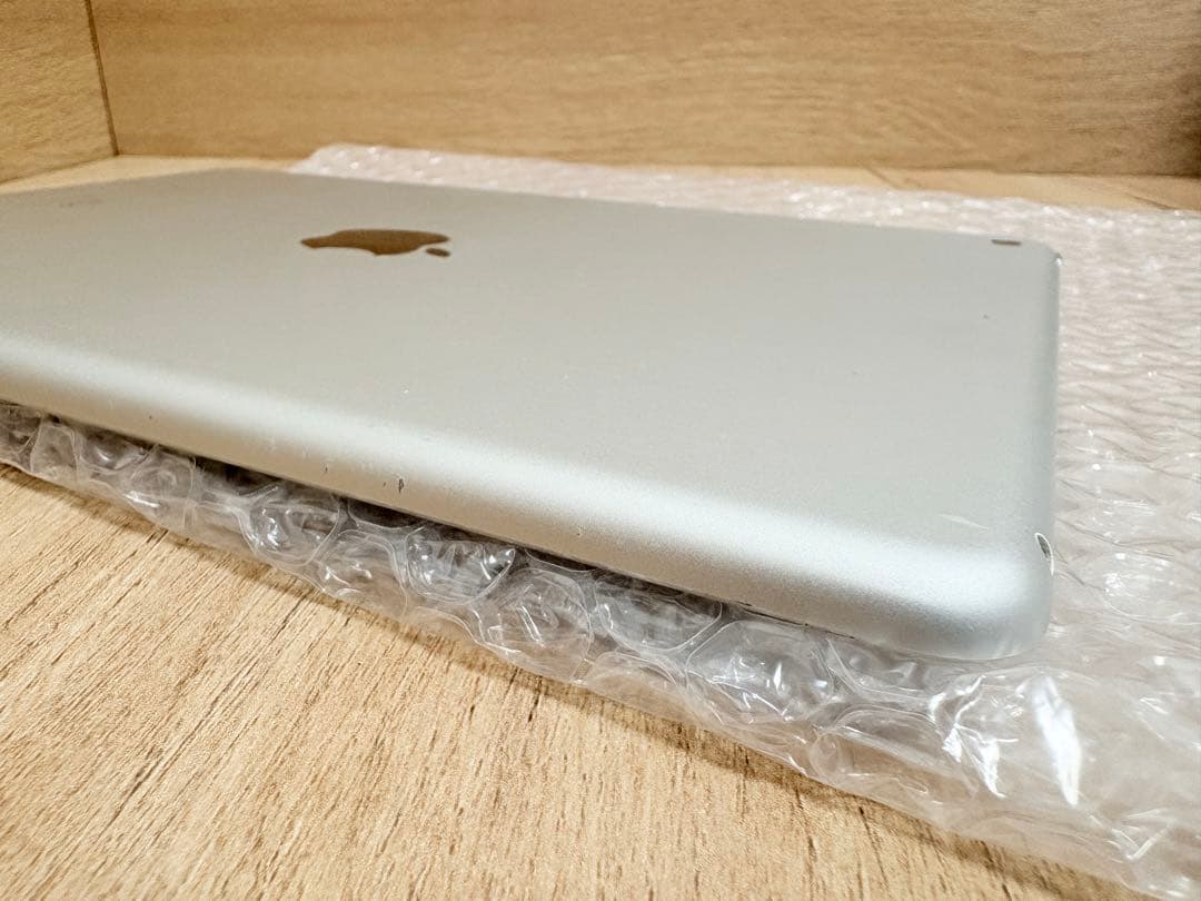 iPad 第8世代 10.2インチ Wi-Fi 128GB ゴールド系 動作良好