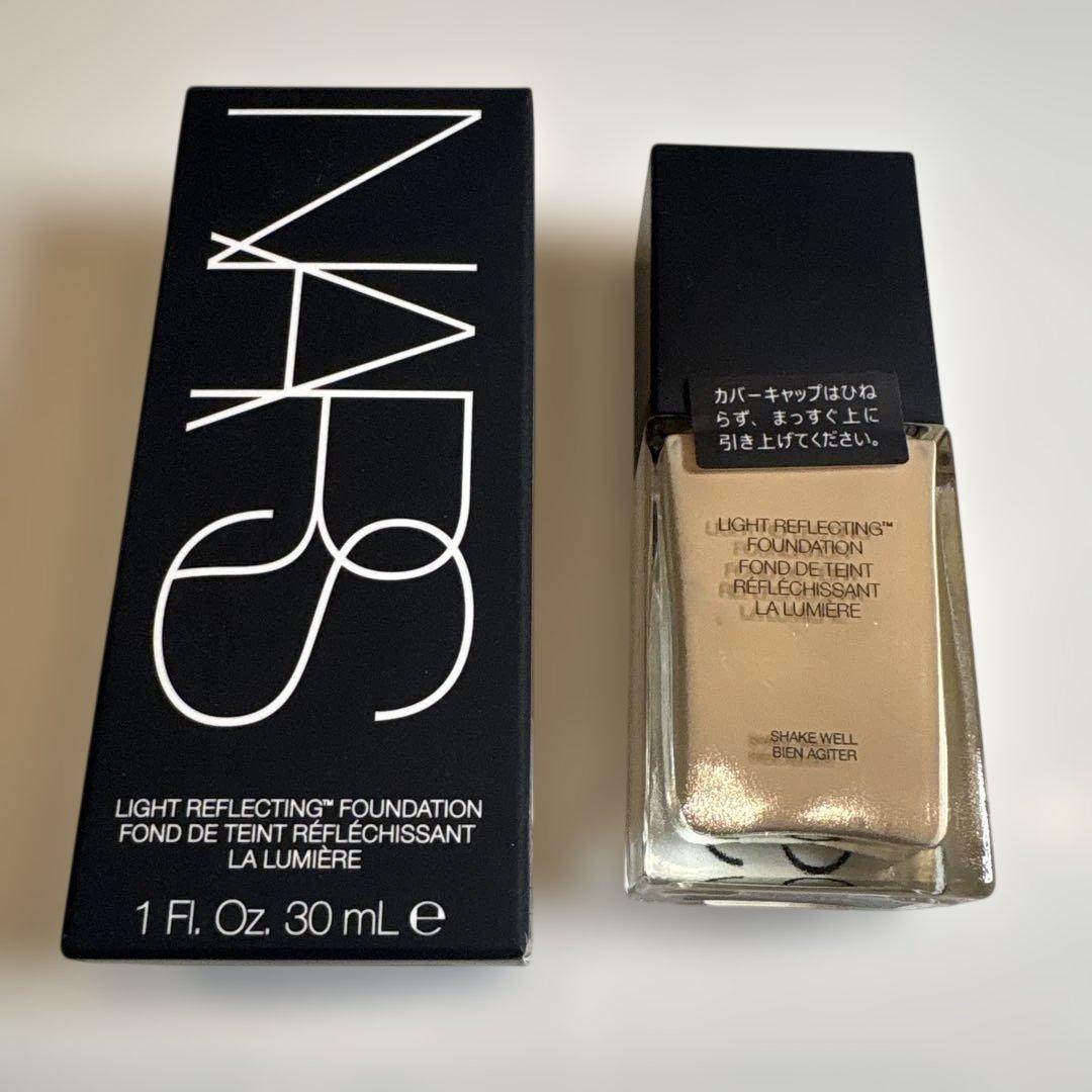 新品未開封　NARS ライトリフレクティング ファンデーション 30mL