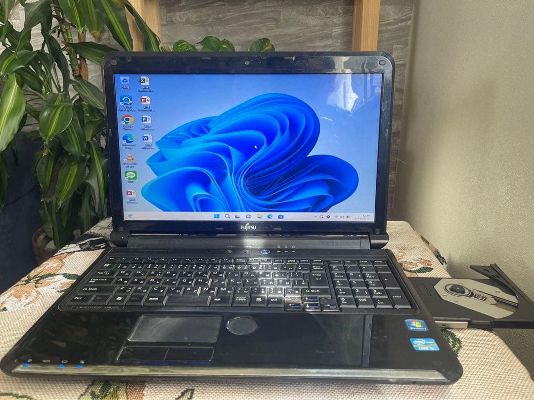 AH55/GC Core i5✨メモリ4GB✨富士通　ノートパソコン