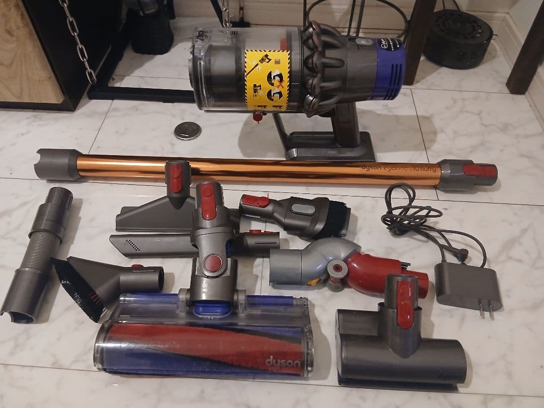 Dyson V10 Fluffy SV12 フェルト新品交換済 ローリーチ付