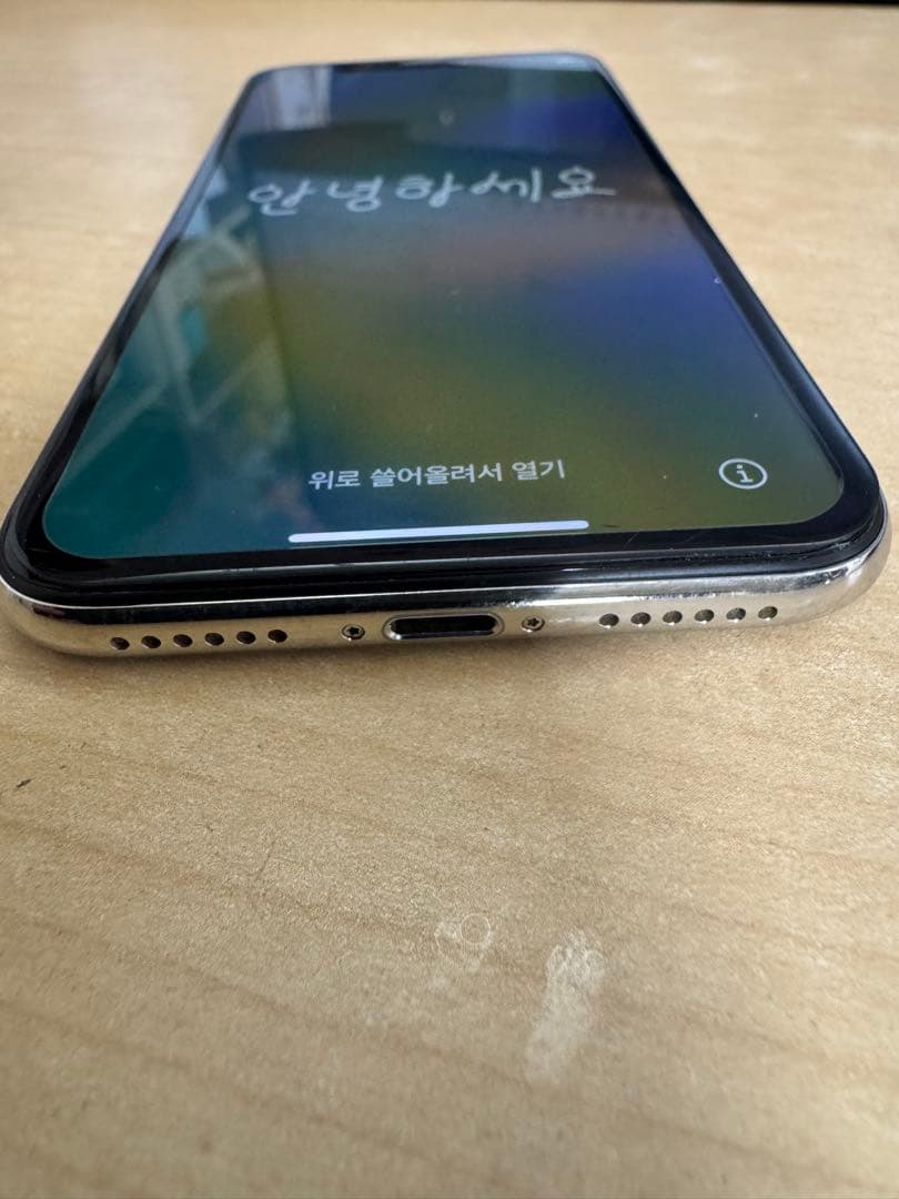 iPhone X シルバー　5.8 インチ　64GB