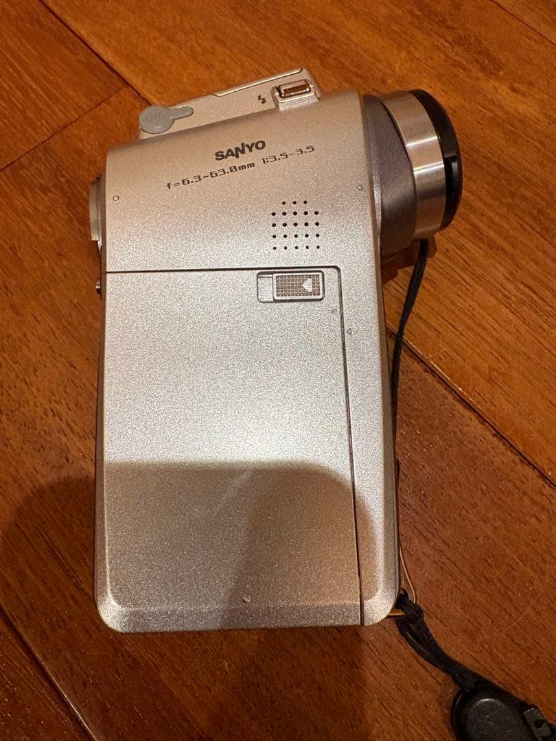 ビデオカメラ SANYO Xacti DMX-HD1A