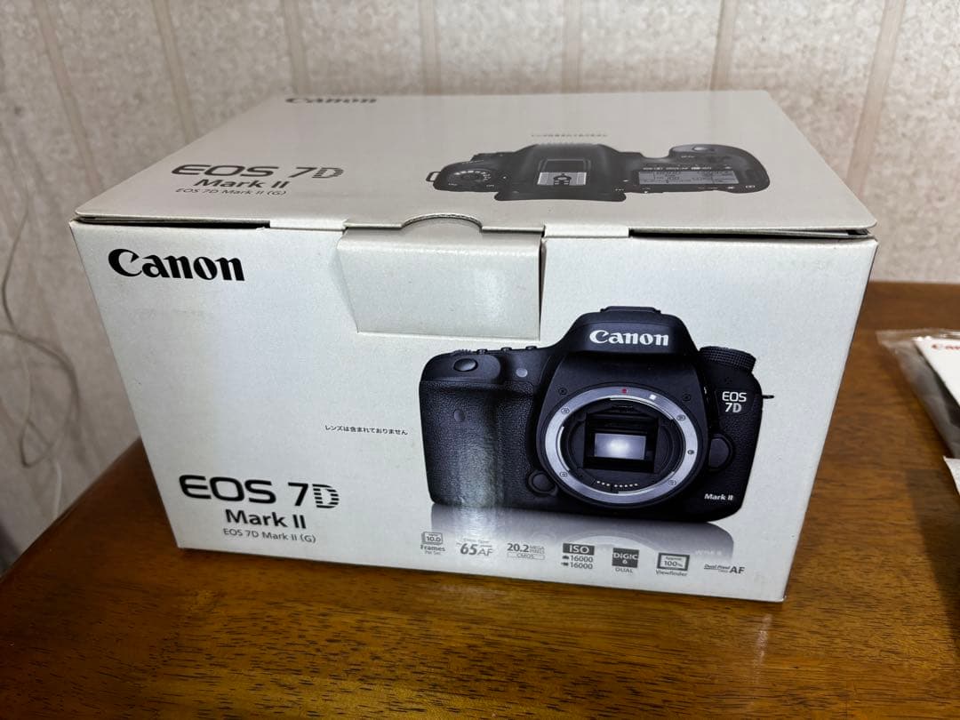 Canon EOS 7D Mark II ボディ（バッテリー2個付き）