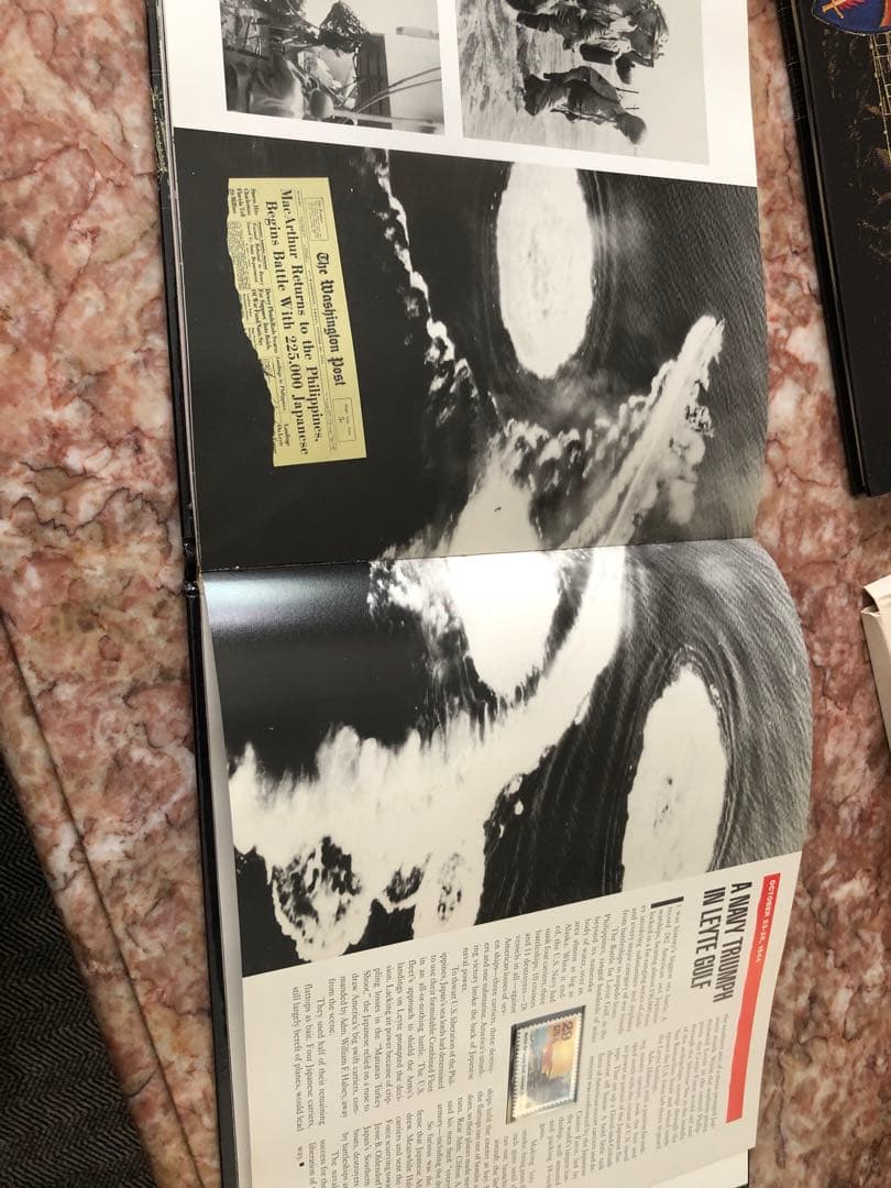②アメリカ郵便公社　World War II Remembered 切手アルバム