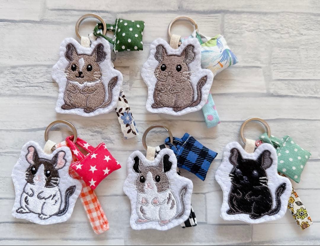 専用　ハンドメイド　刺繍　デグー　ポーチ　キーホルダー