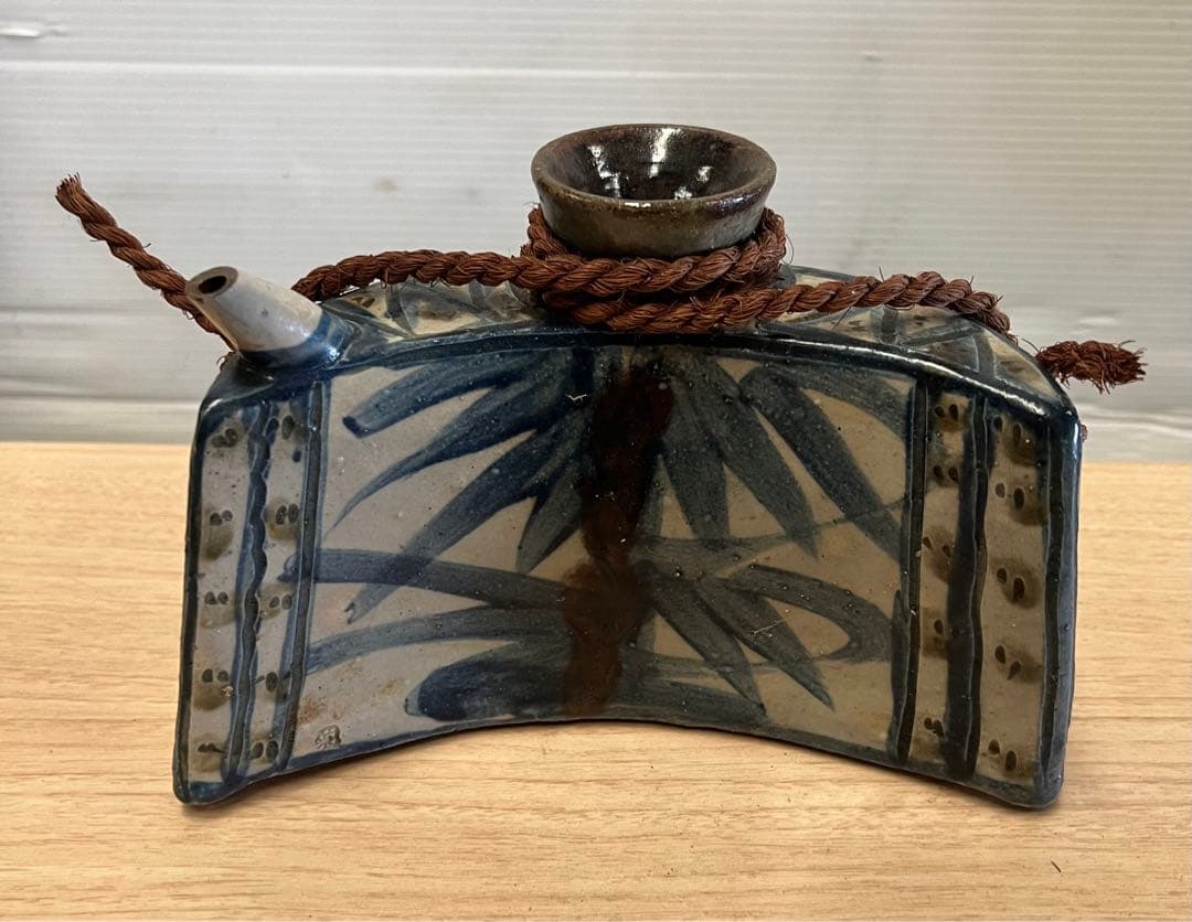 魚文抱瓶