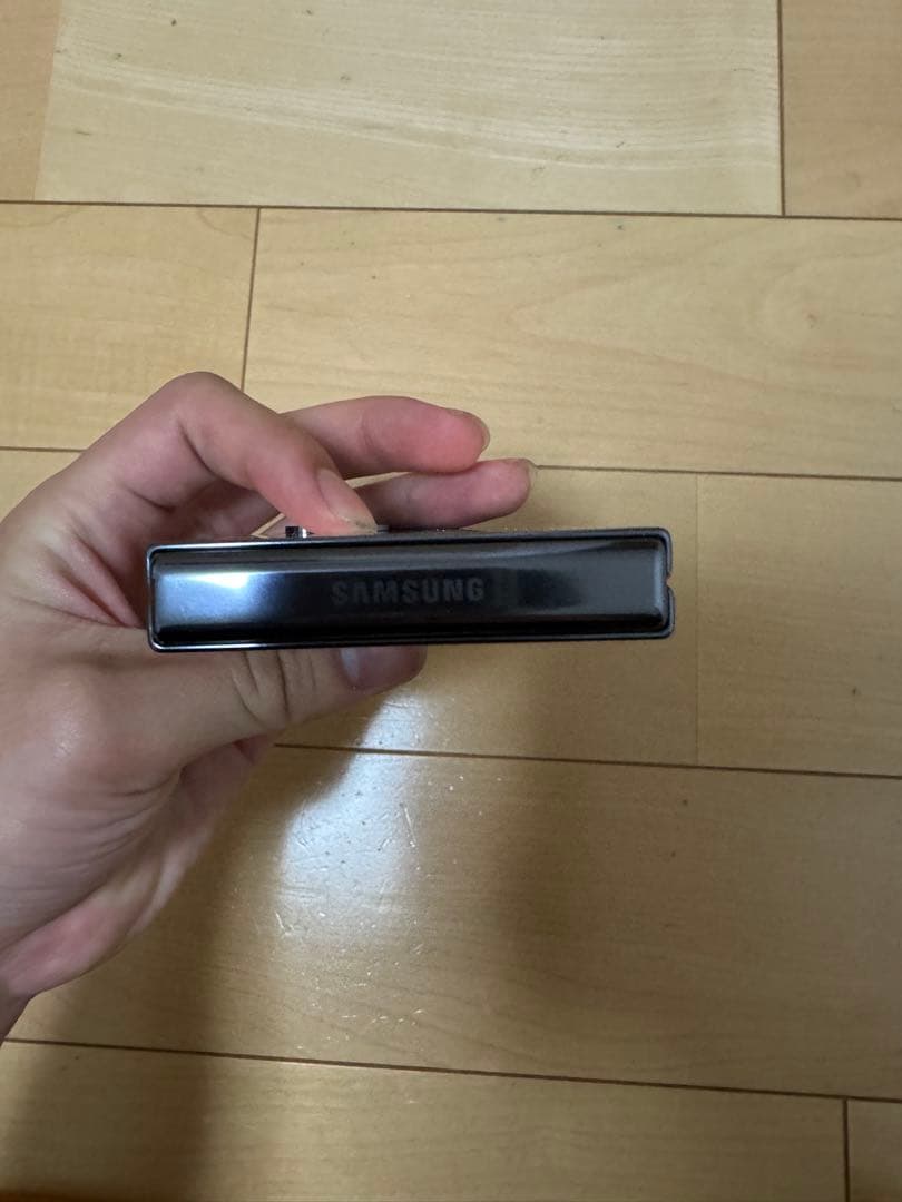 Galaxy z flip5 docomo版　SIMフリー