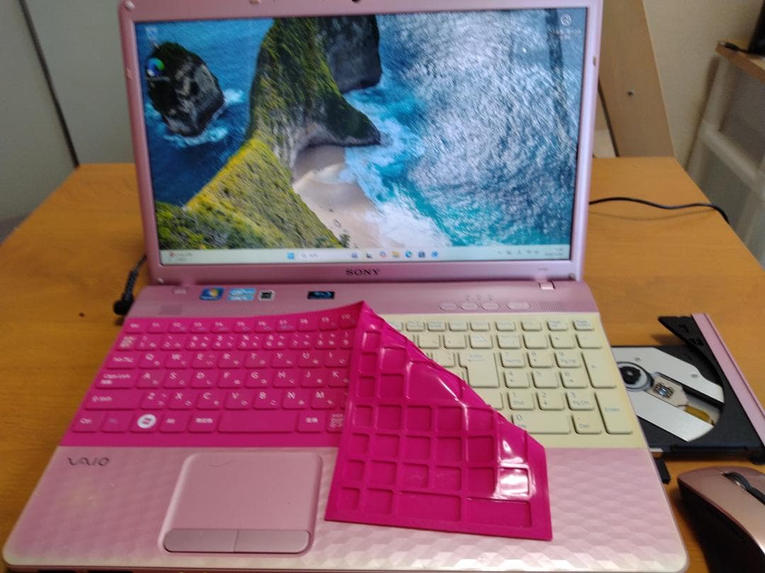 ピンクのVAIOジャンク Windows11最新版25H2 office2024