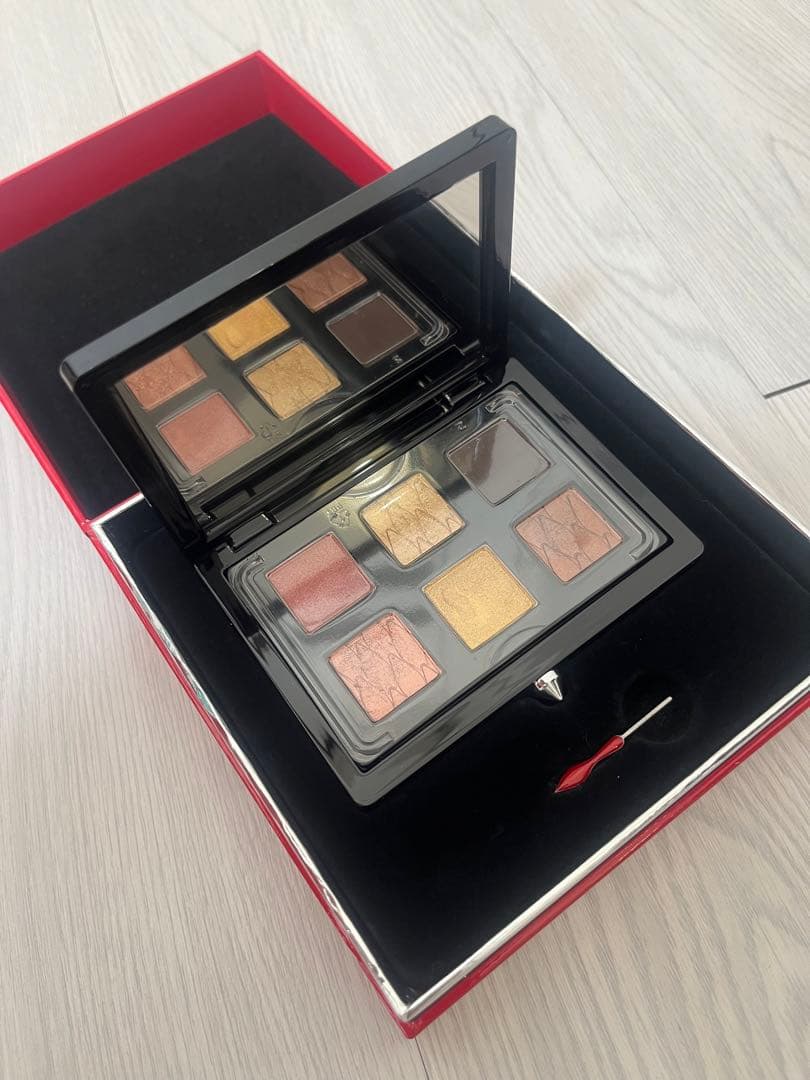 Christian Louboutin アイシャドウパレットルブタン