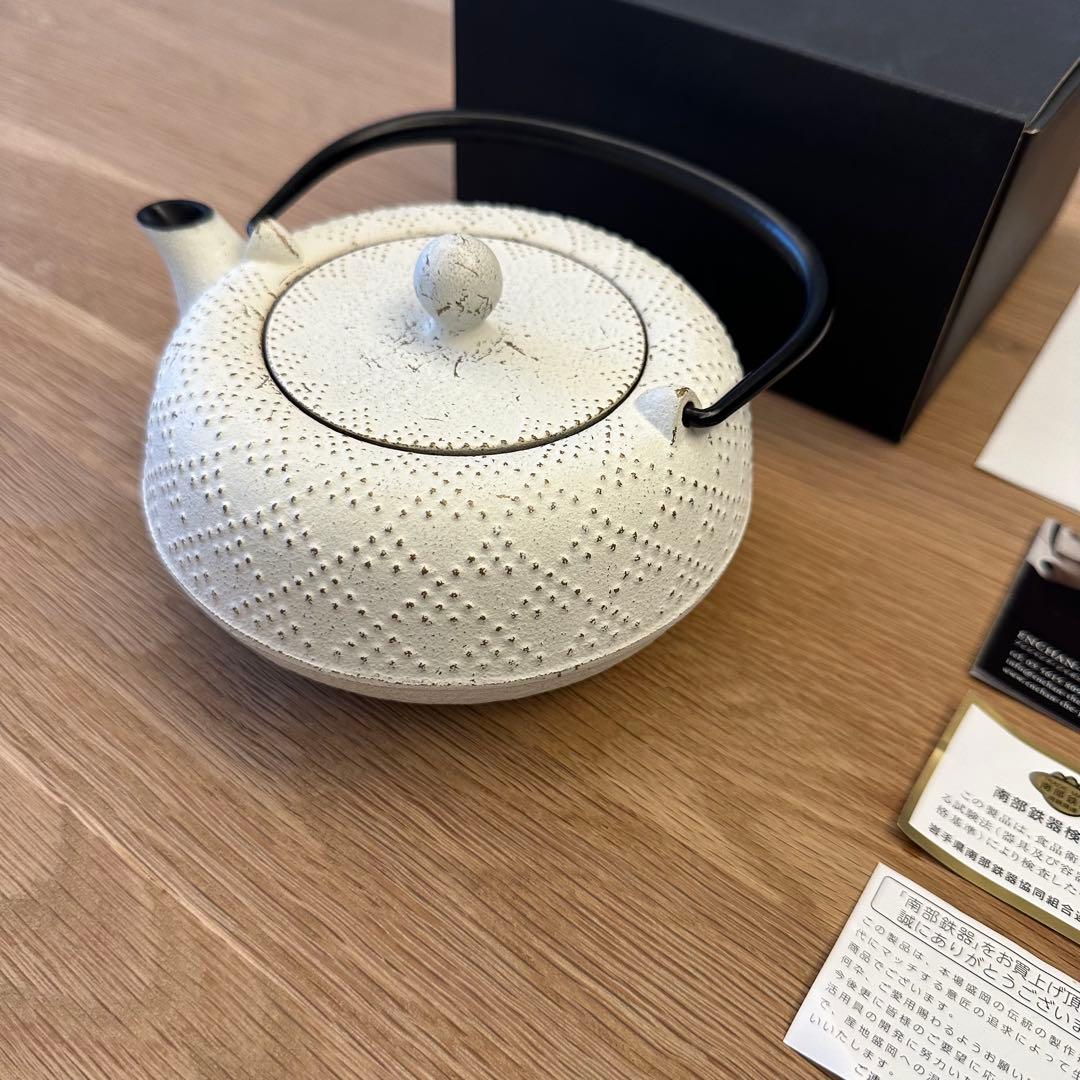 南部鉄器 アンシャンテジャポン カラーポット 鉄瓶 ホワイト KOSHIアラレ