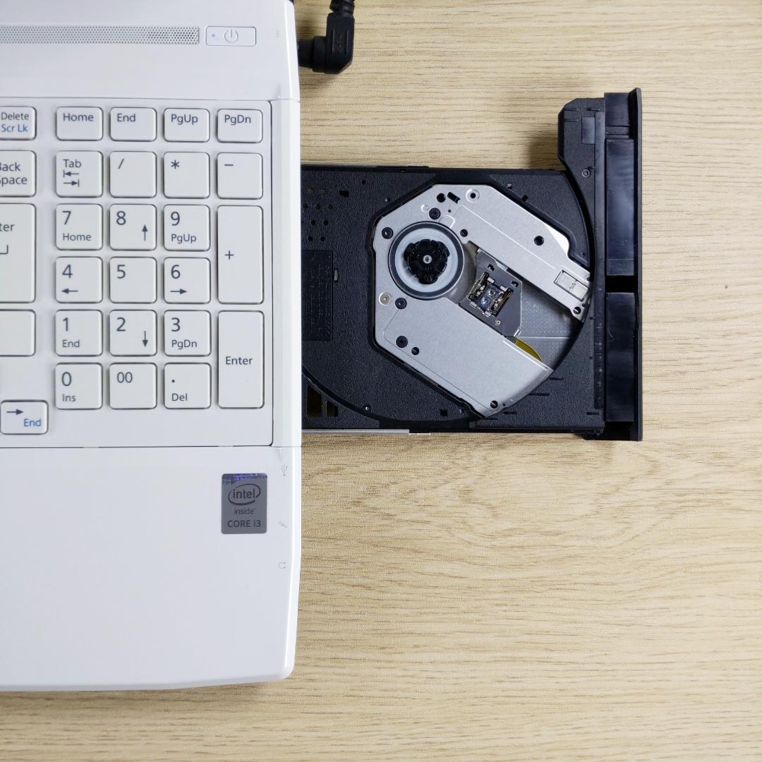 大容量750GB Windows8 ブルーレイ 富士通ノートパソコン カメラ付き