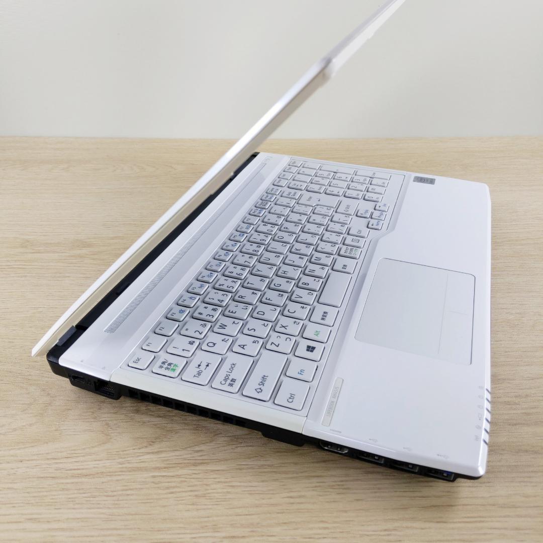 大容量750GB Windows8 ブルーレイ 富士通ノートパソコン カメラ付き