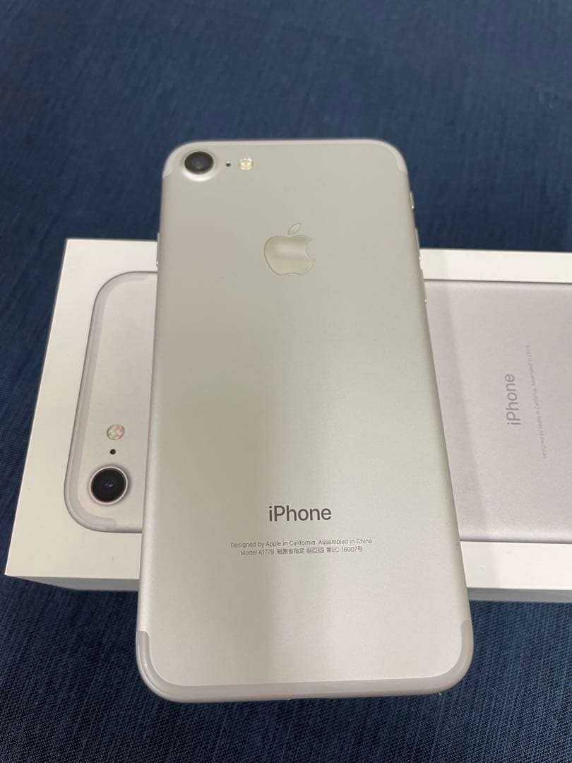【美品】iPhone7 32GB バッテリー100% シルバー