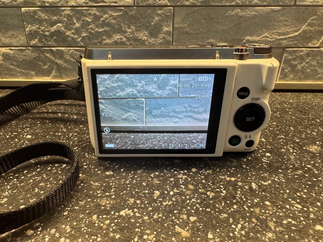 CASIO EXILIM EX-ZR1100 ホワイト 撮影可 ジャンク品