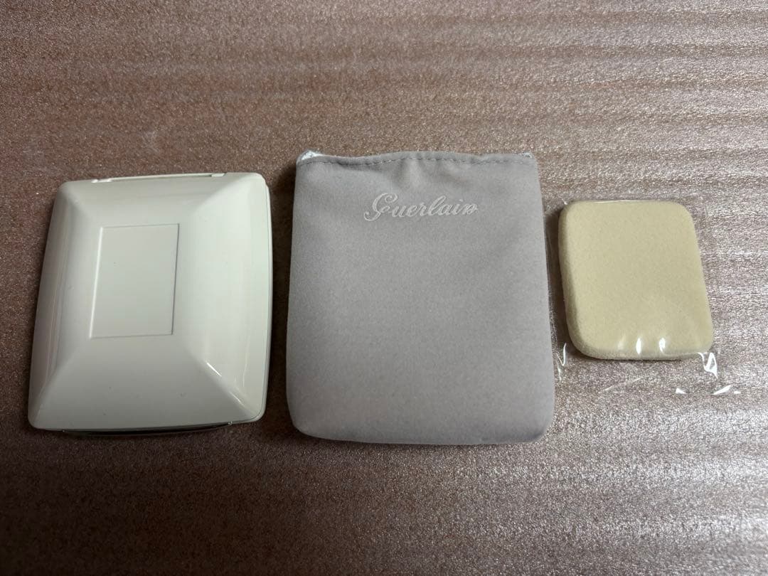 Guerlain BLANC de PERLE パウダーファンデーション