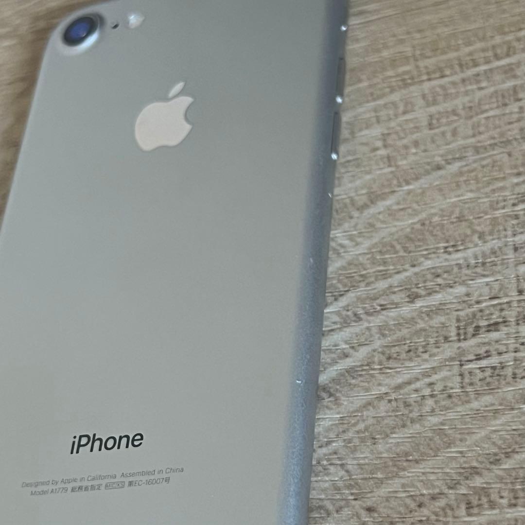 iPhone 7 Silver 32 GB SIMフリー