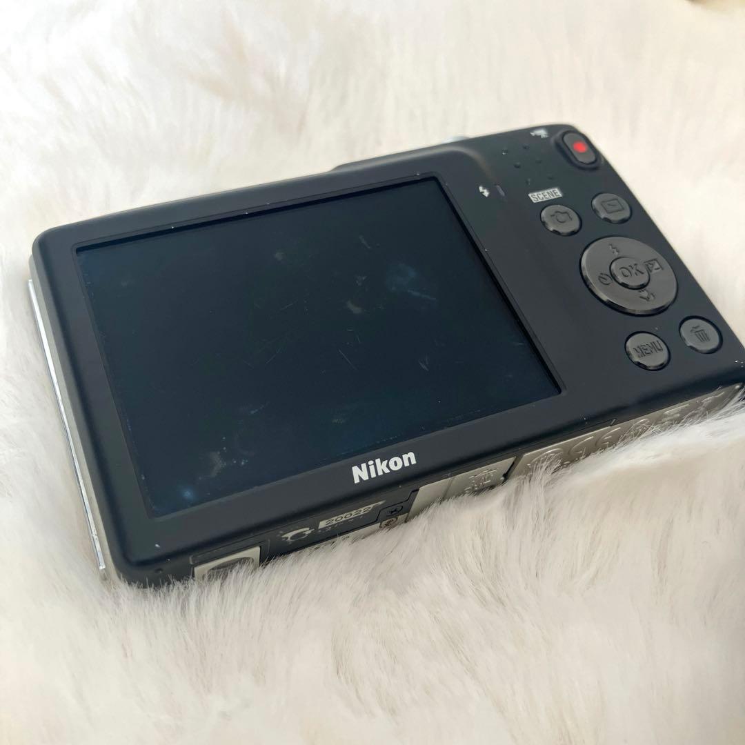 Nikon COOLPIX Ｓ3300 コンパクトデジタルカメラ　本体のみ