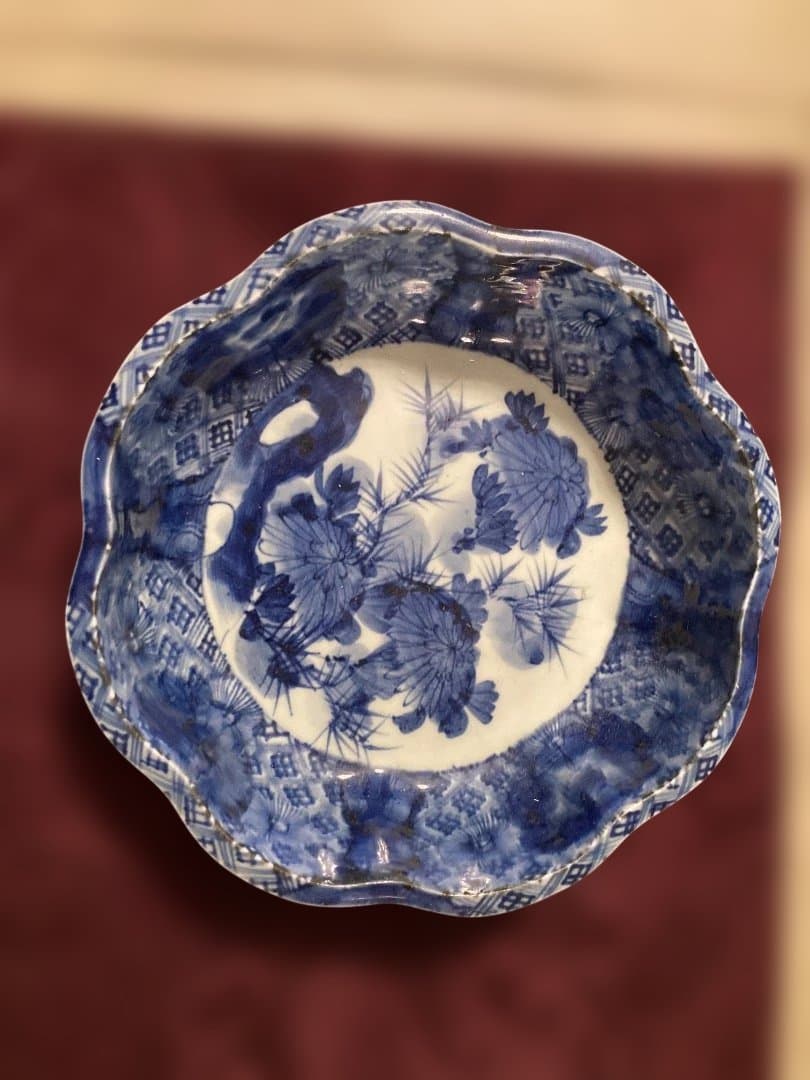 古伊万里 青白 波型鉢 菊花柄
