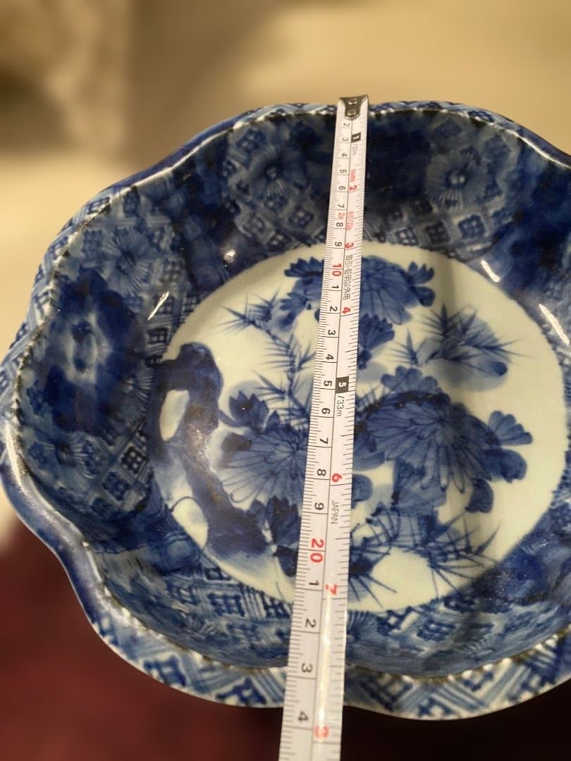 古伊万里 青白 波型鉢 菊花柄