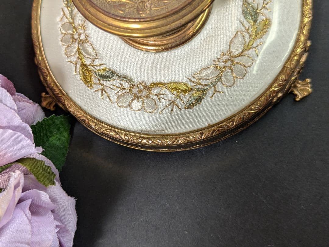 イギリス アンティーク 金糸刺繍 キャンドルスタンドペア