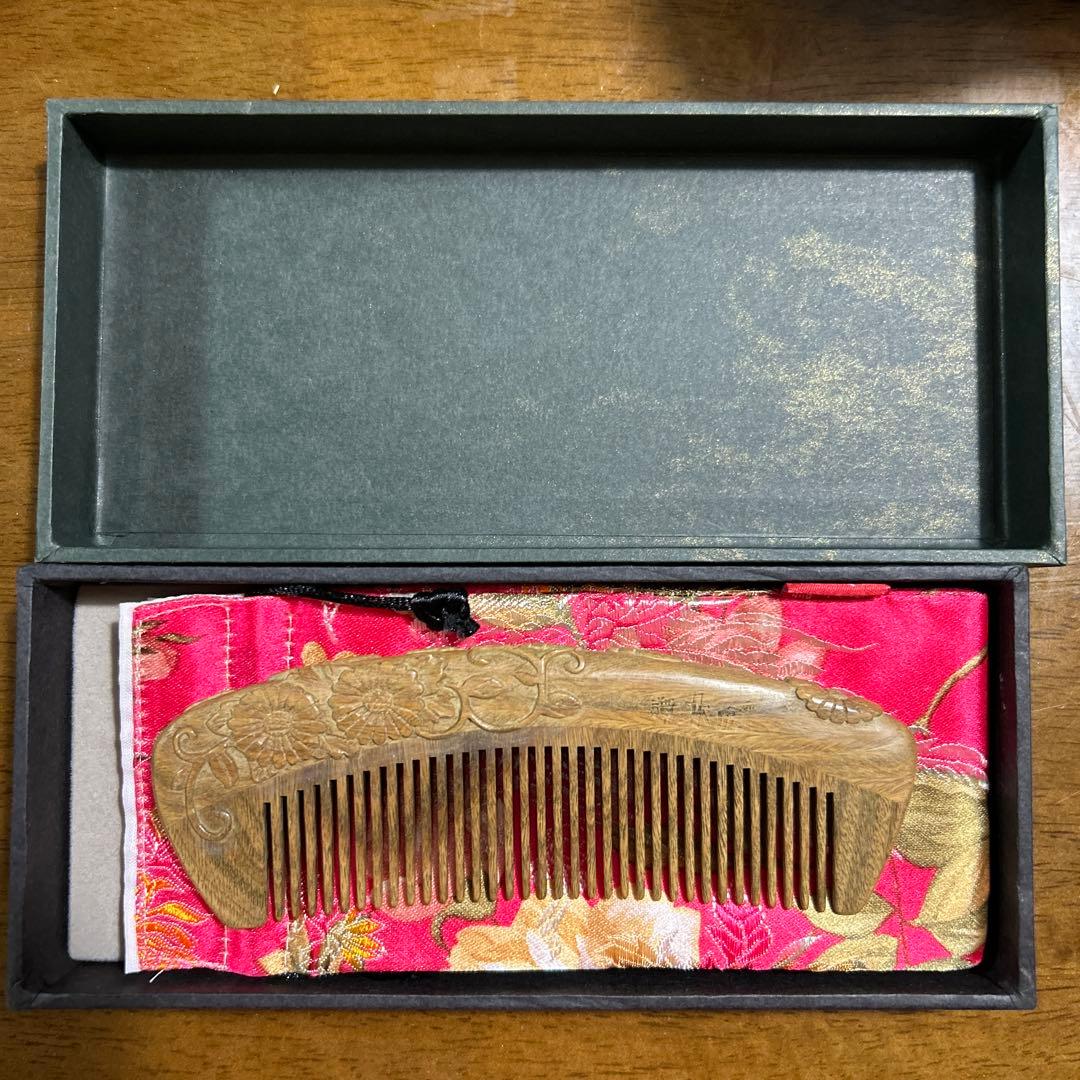 新品未使用 彫刻入りつげ櫛 化粧箱付き 値段交渉可